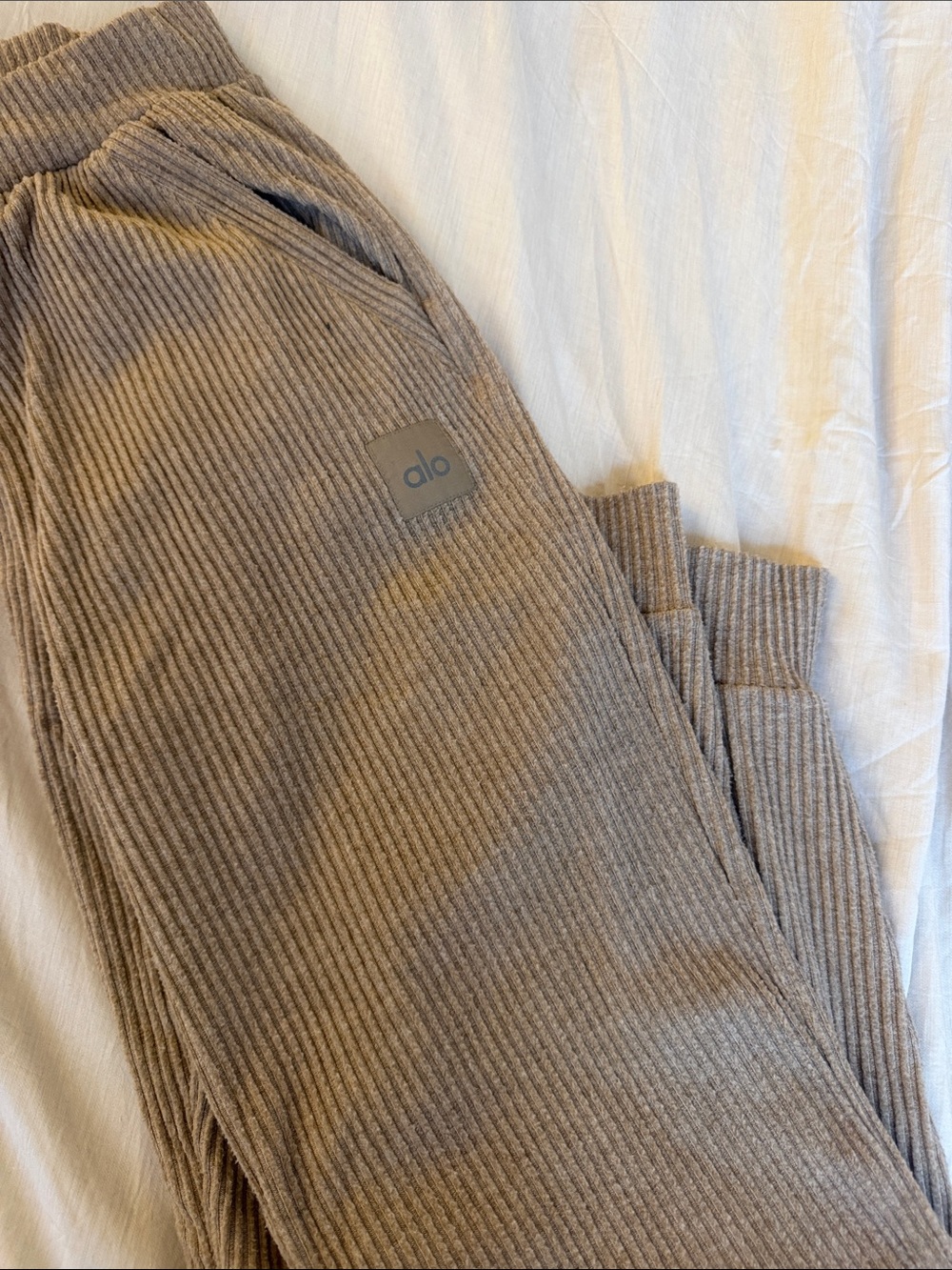 NEW ALO Yoga, Size S, Women’s Corduroy Ribbed Joggers — Taupe Brown